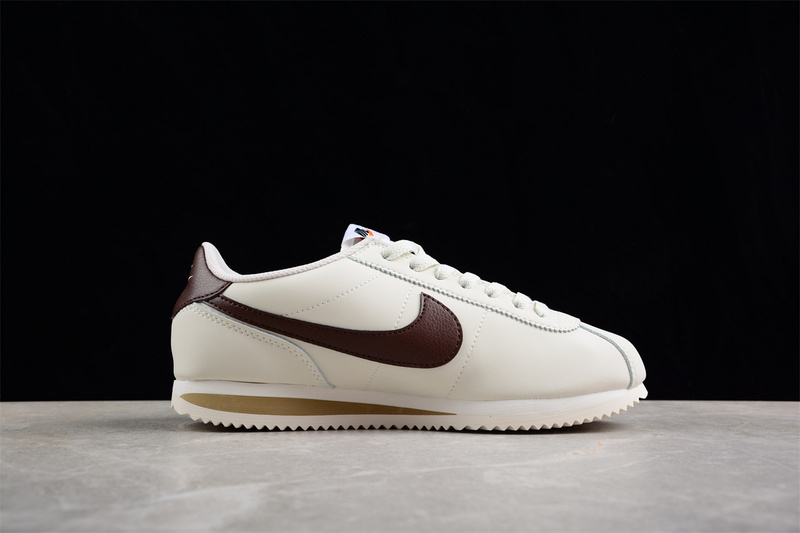 Classic Cortez White/Black 31