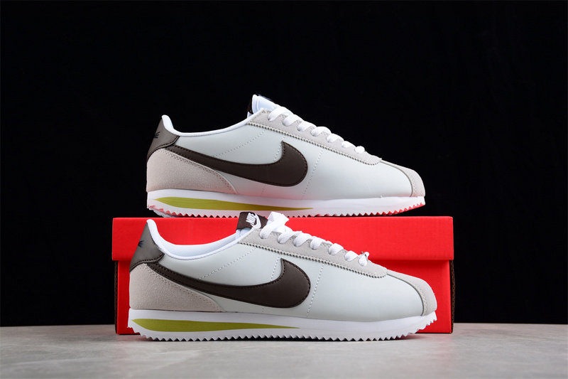 Cortez Basic Nylon Black/White-Metallic Gold 11