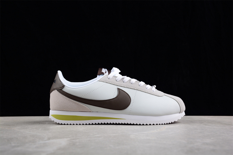 Cortez Basic Nylon Black/White-Metallic Gold 21