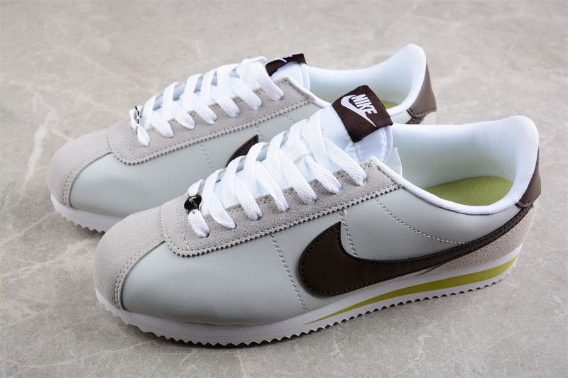 Cortez Basic Nylon Black/White-Metallic Gold 25