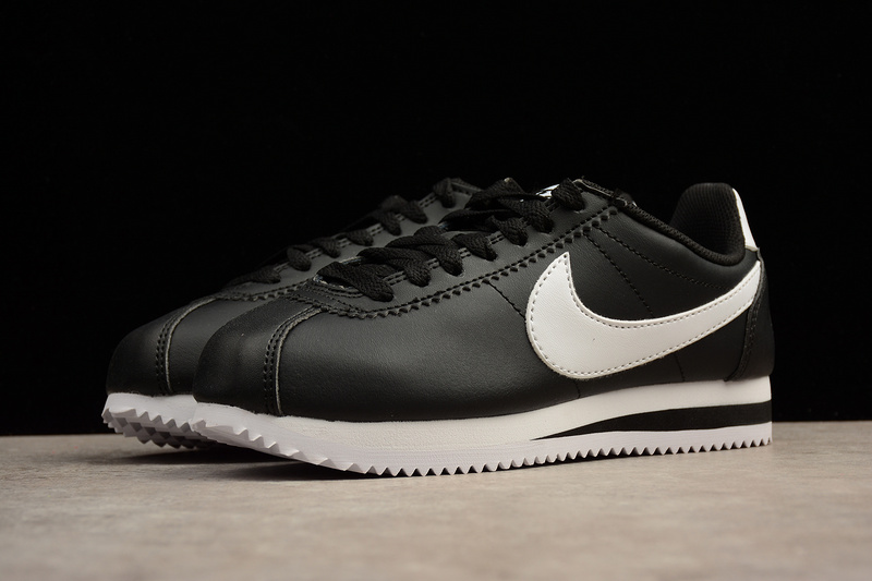 Classic Cortez Forrest Gump Black/White 15