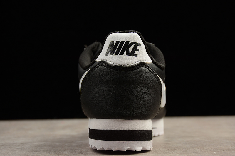 Classic Cortez Forrest Gump Black/White 19