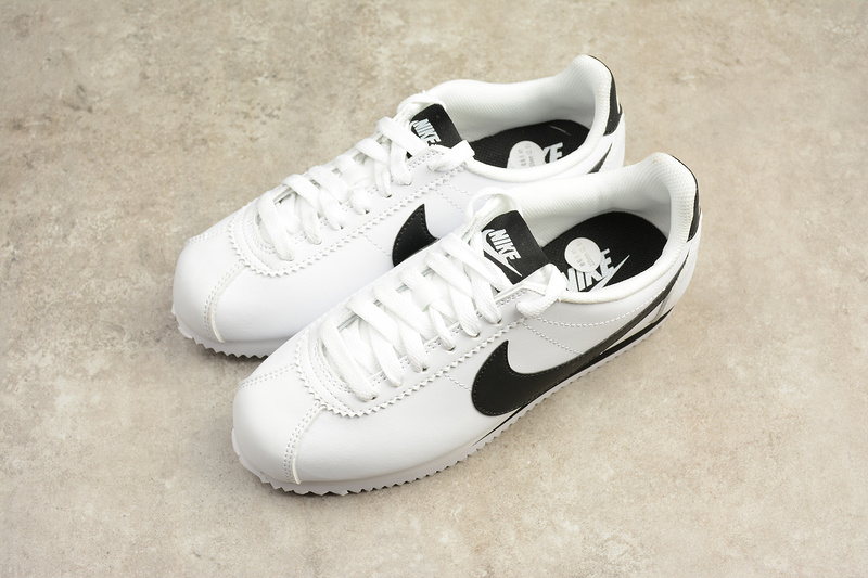 Classic Cortez Forrest Gump White/Black 3