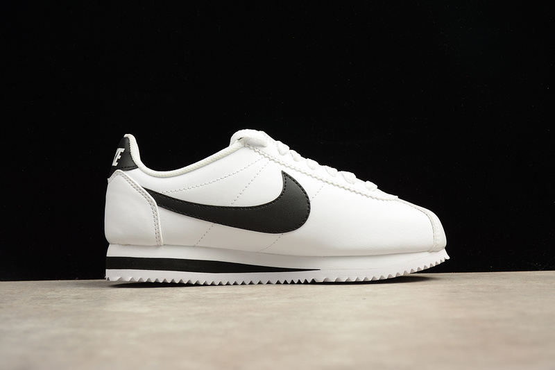 Classic Cortez Forrest Gump White/Black 19