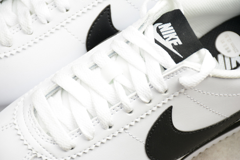 Classic Cortez Forrest Gump White/Black 21