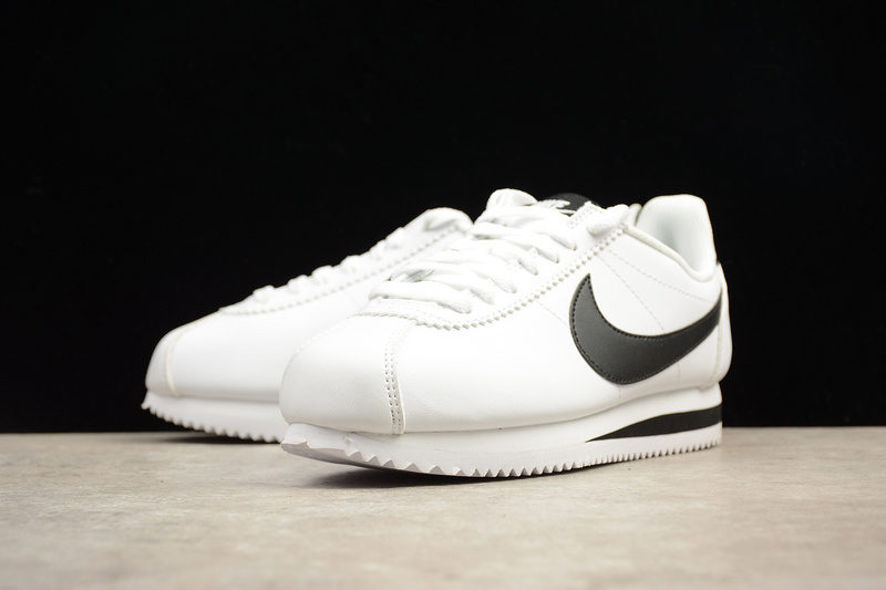 Classic Cortez Forrest Gump White/Black 23