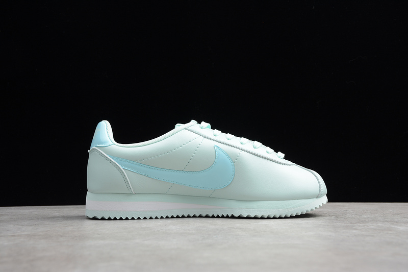 Classic Cortez Premium Barely Grey/White 7