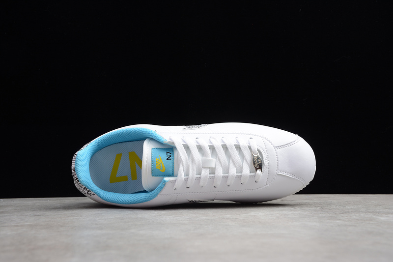 Classic Cortez Premium White/Black/Light Blue 25