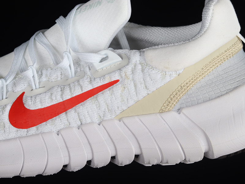 Free Run 5 0 White/Off White/Pure Platinum/Siren Red 31