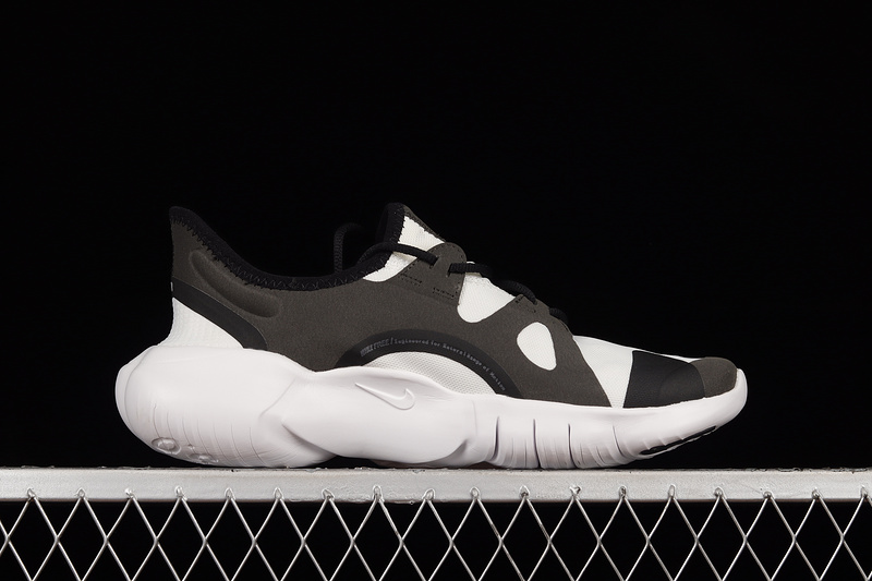 Free Rn 5.0 White/Black-Black 9