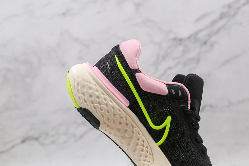 Zoomx Invincible Run Flyknit Black/White/Pink 11