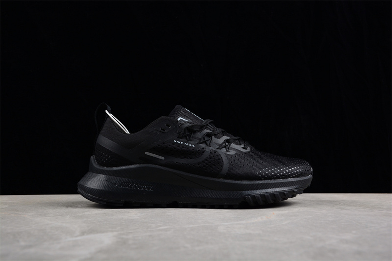 React Pegasus Trail 4 Black/Black/Black 11