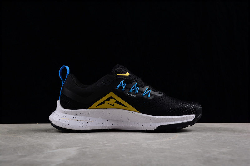 React Pegasus Trail 4 Black/Yellow/Blue-White 11