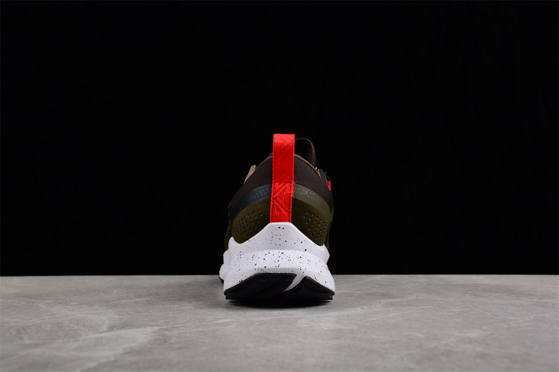 React Pegasus Trail 4 Black/White/Red 3