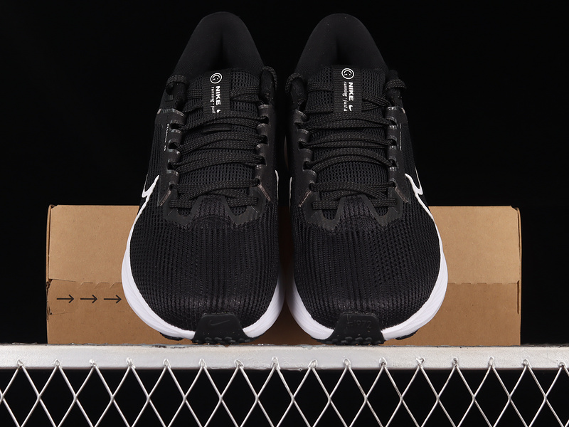 Air Zoom Pegasus 40 Black/Black/White 17