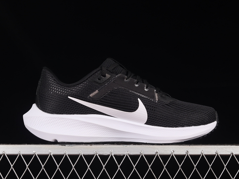 Air Zoom Pegasus 40 Black/Black/White 23