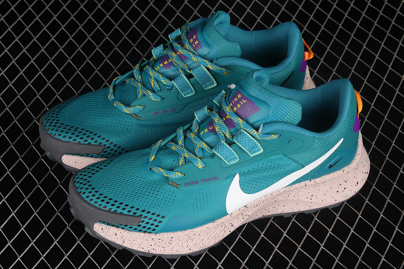 Air Pegasus Trail 3 Mystic Teal/University Gold/Wild Berry/Dark Smoke 9