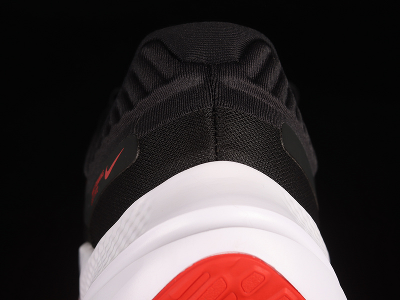 Quest 5 Black/Red/White 9