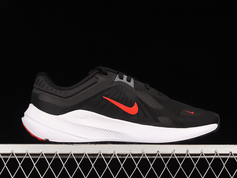 Quest 5 Black/Red/White 15