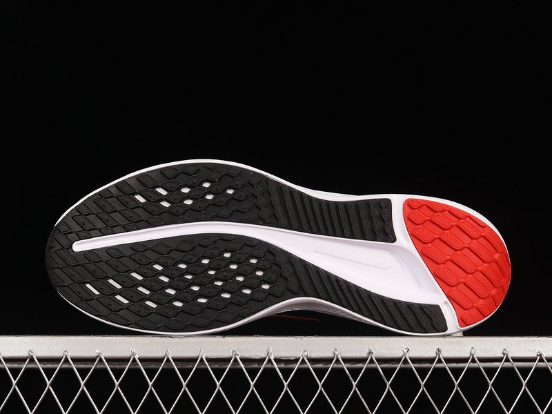 Quest 5 Black/Red/White 25