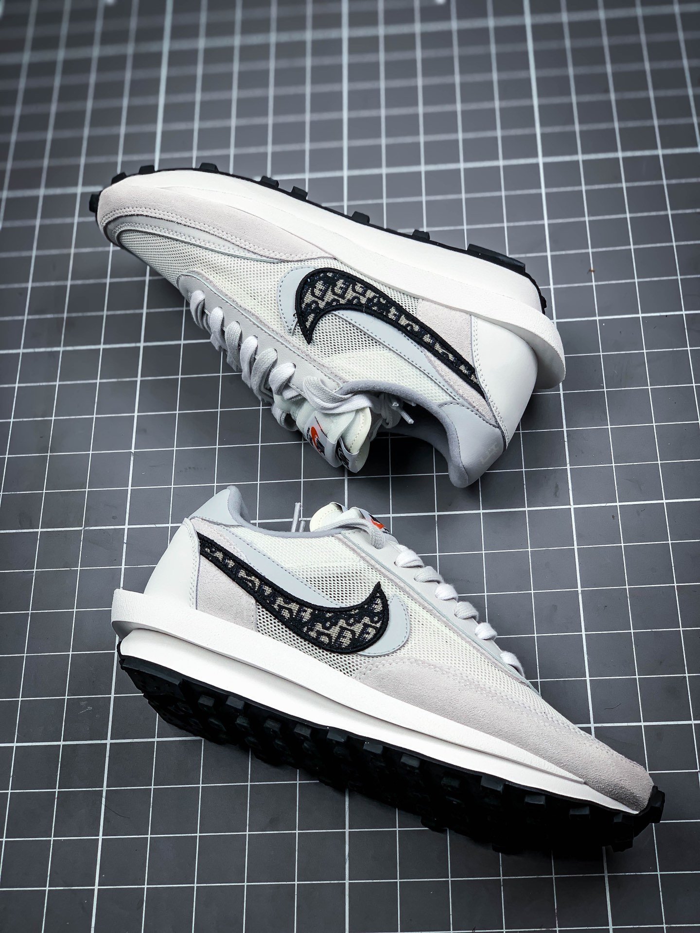 Ldv Waffle X Sacai White/Grey/Black 11