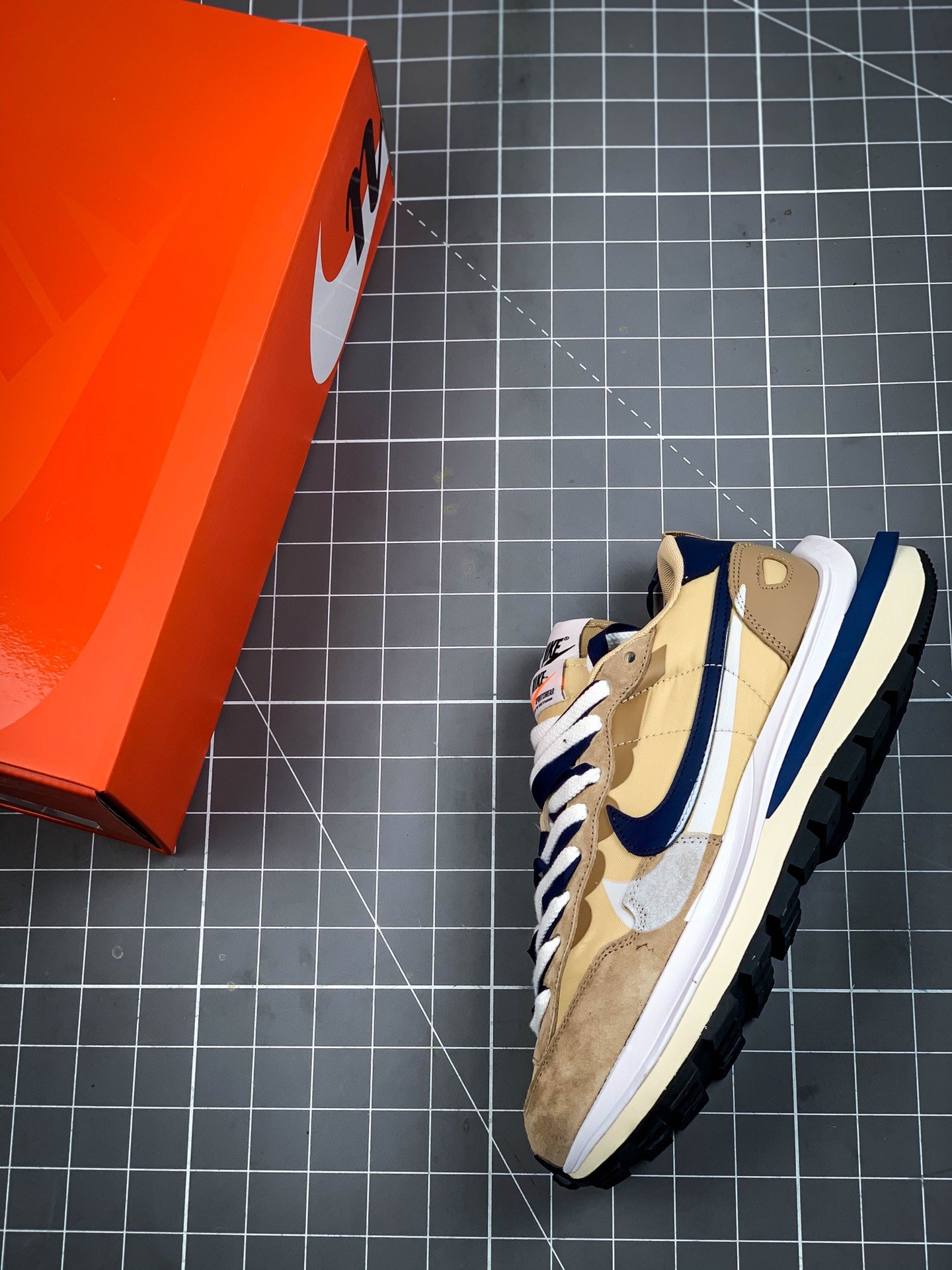 Sacai X Vaporwaffle Tan/Navy Blue/White 3