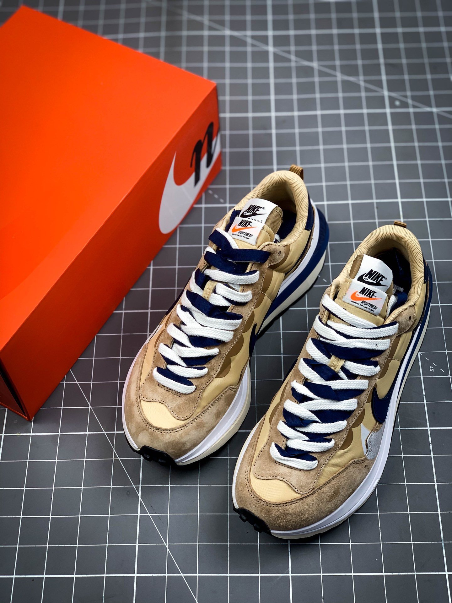 Sacai X Vaporwaffle Tan/Navy Blue/White 13