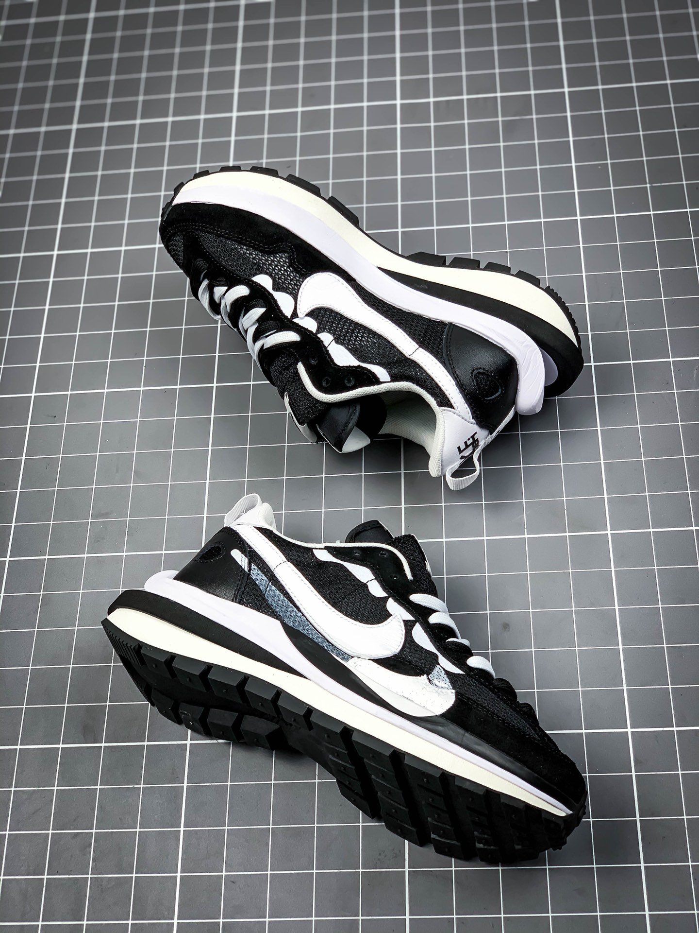 Sacai X Regasus Vaporrly Sp Black/White 11