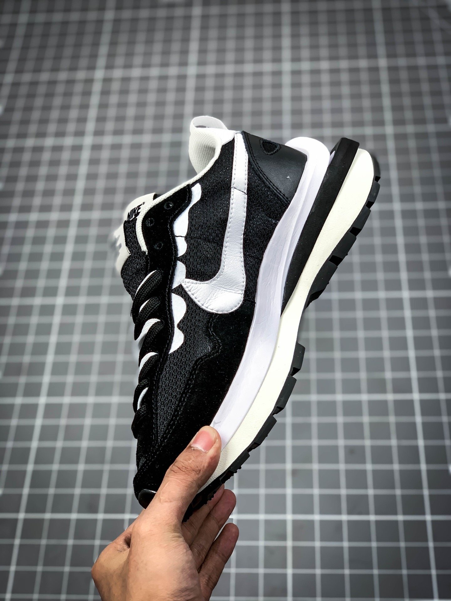 Sacai X Regasus Vaporrly Sp Black/White 17