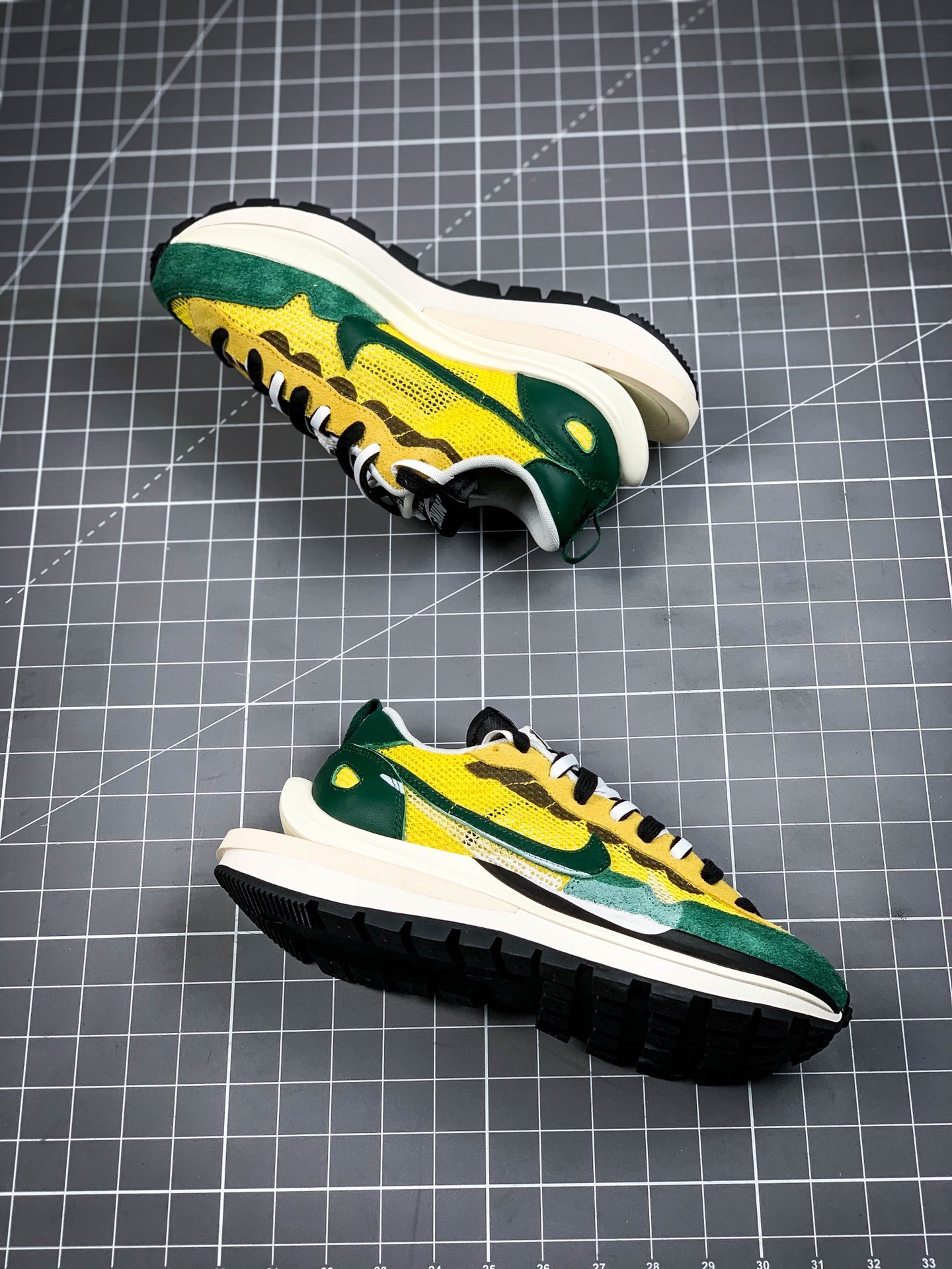 Sacai X Vaporwaffle Tour Yellow Tour Yellow/Stadium Green-Sail 9