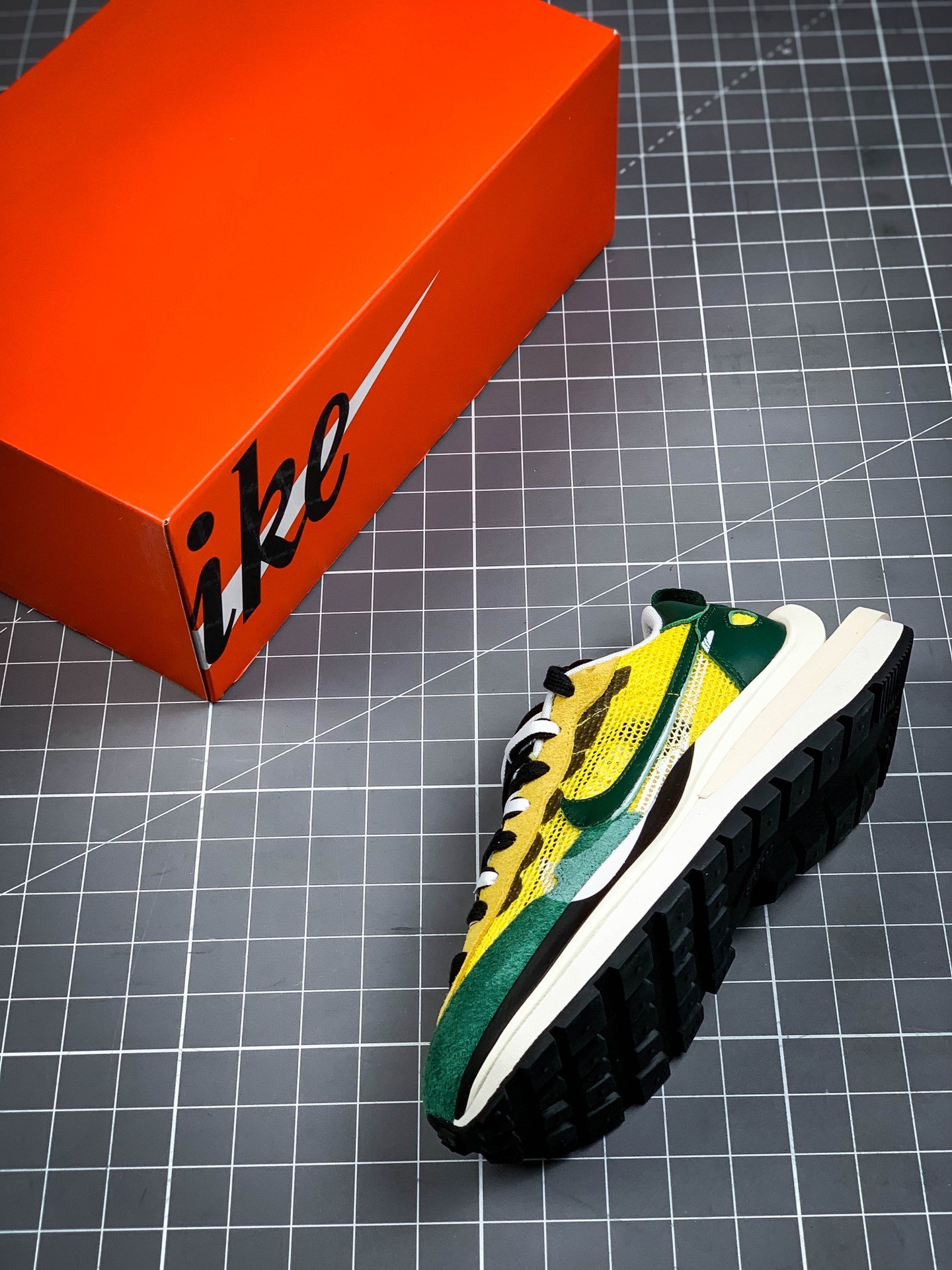 Sacai X Vaporwaffle Tour Yellow Tour Yellow/Stadium Green-Sail 15