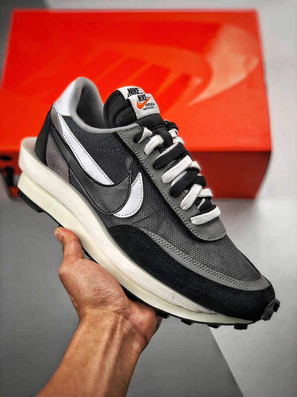 St Ldv Waffle X Sacai Dark Grey/Wolf Grey/Black-White 17