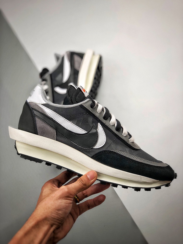 St Ldv Waffle X Sacai Dark Grey/Wolf Grey/Black-White 19