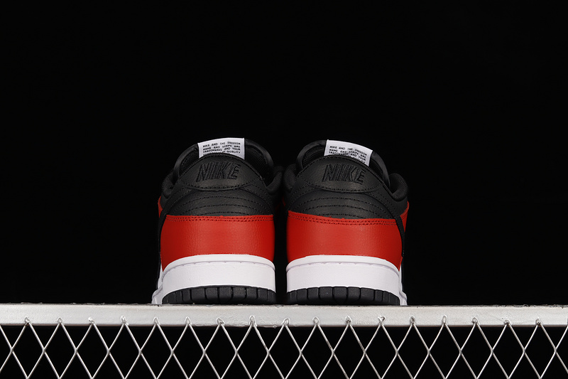 Dunk Low Sb Black/White/Red 25