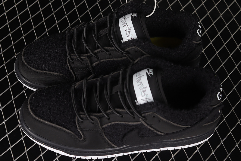 Dunk Low Gnarhunters Black/Black/White 17