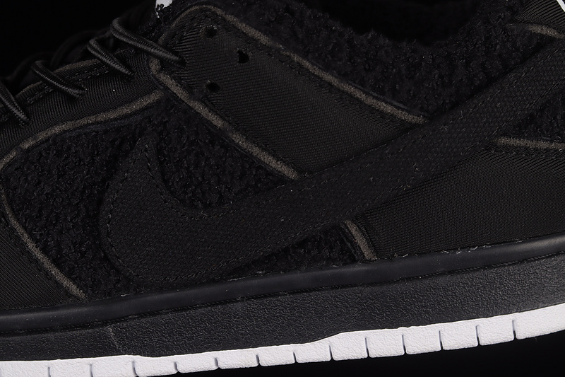 Dunk Low Gnarhunters Black/Black/White 21