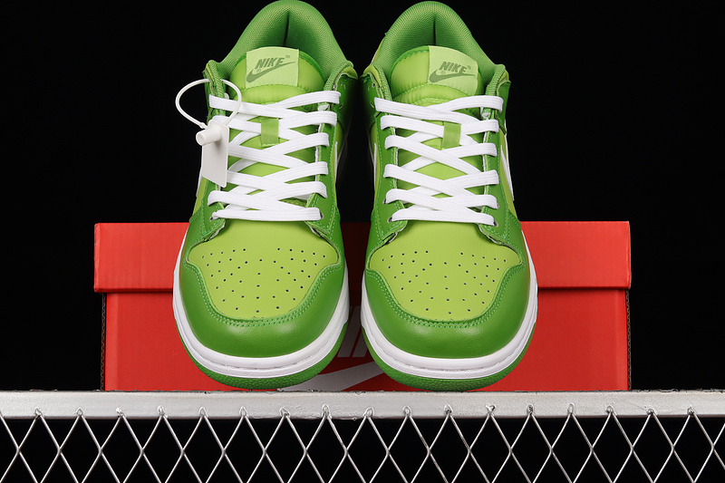 Sb Dunk Low Chlorophyll/White/Vivid Green 7