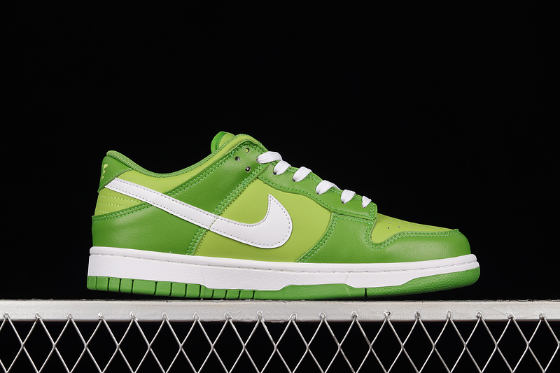 Sb Dunk Low Chlorophyll/White/Vivid Green 21