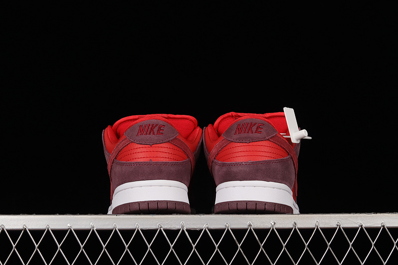 Dunk Low "Red Volcano" Big Red/Deep Red 31