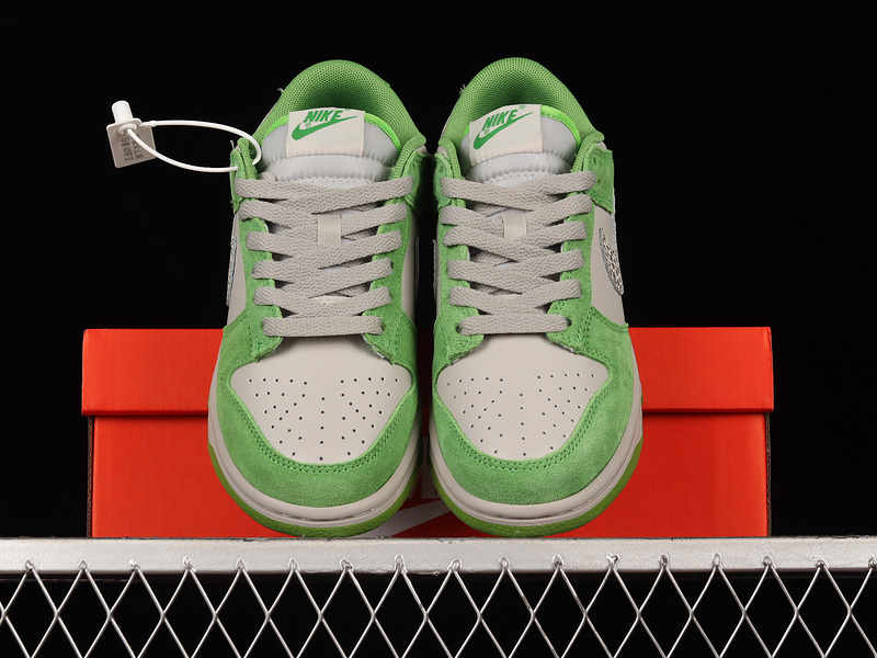 Dunk Low Assafari Swoosh Chlorophyll/Light Iron Ore-Cave Stone 11