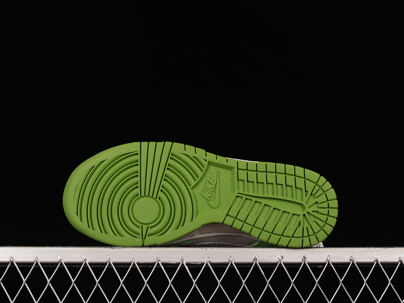 Dunk Low Assafari Swoosh Chlorophyll/Light Iron Ore-Cave Stone 15