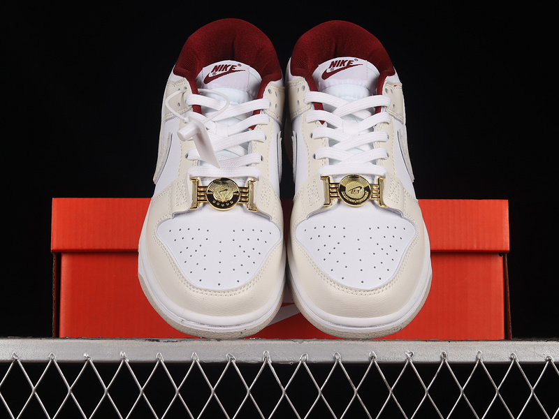 Dunk Low Se Sisterhood White/Team Red/Photon Dust/Phantom 15