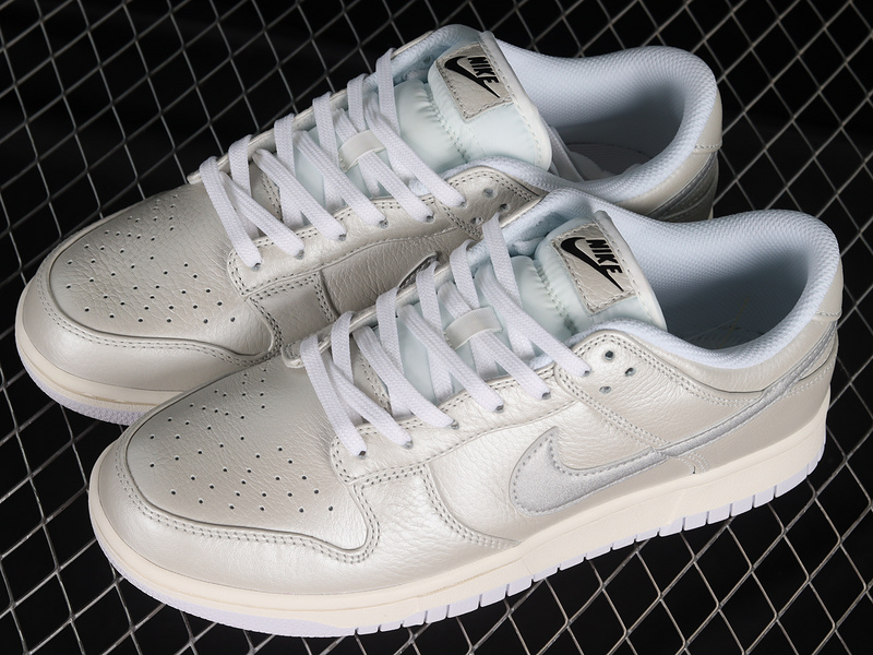 Sb Dunk Low Metallic Silver/Sail/White/Metallic Silver 9