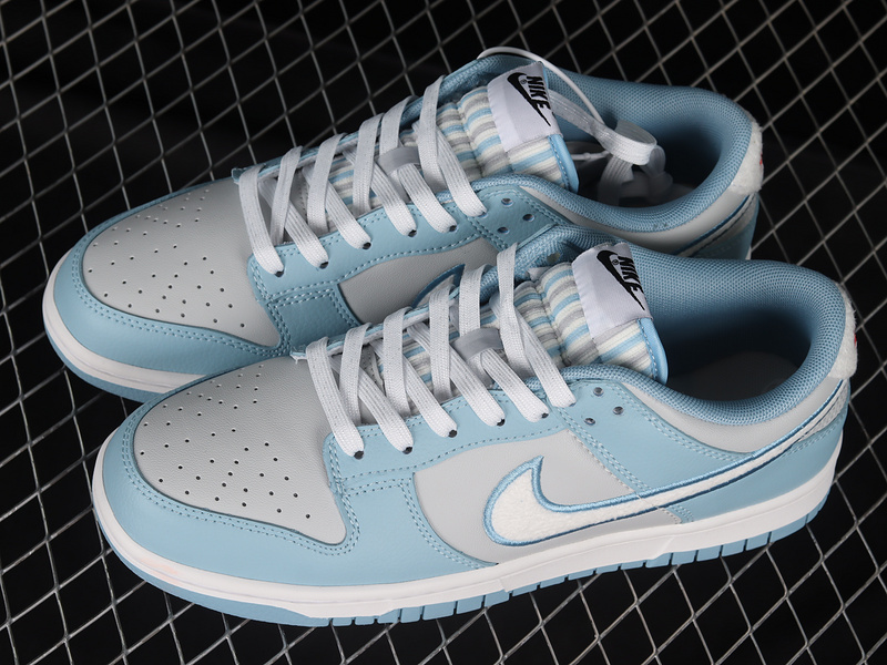 Dunk Low Fleece Swoosh Light Blue 31