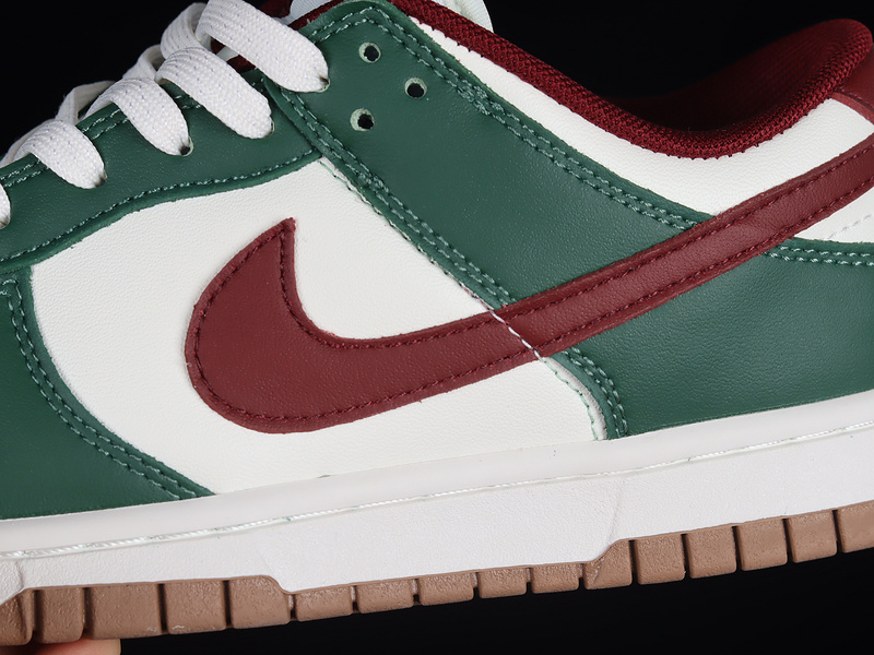 Sb Dunk Low Gorge Green/White/Team Red/Gum Medium Brown 3