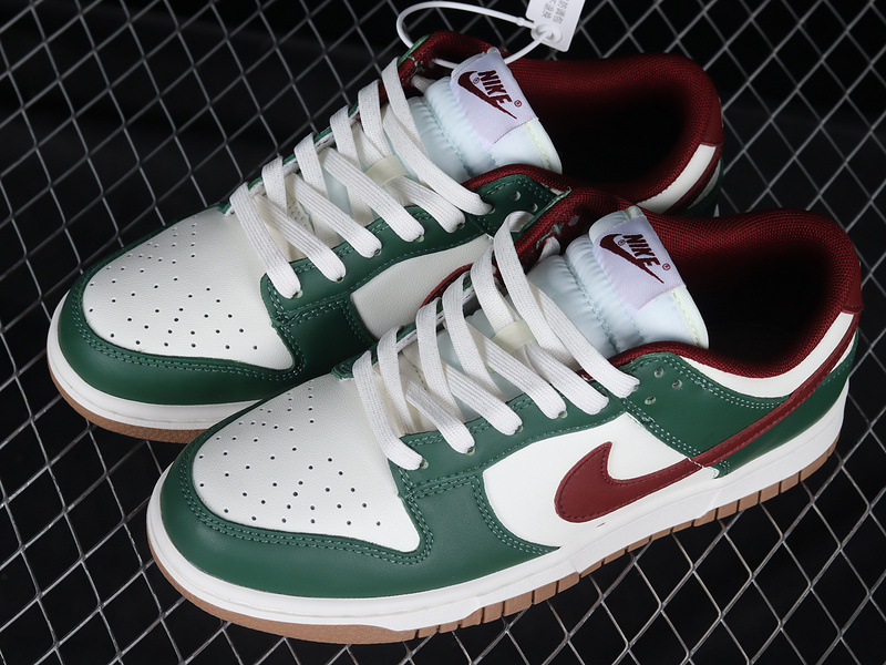 Sb Dunk Low Gorge Green/White/Team Red/Gum Medium Brown 11