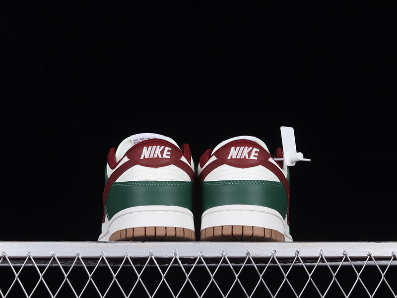 Sb Dunk Low Gorge Green/White/Team Red/Gum Medium Brown 17