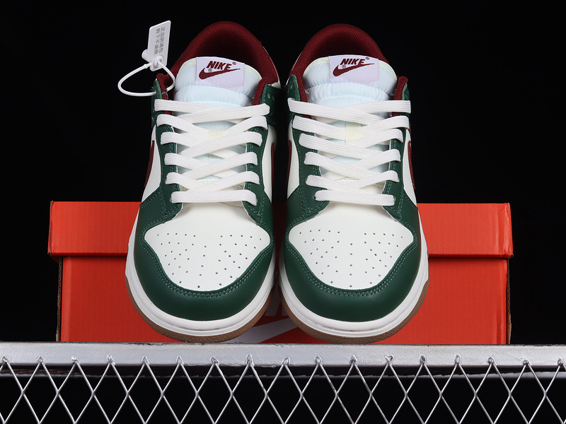 Sb Dunk Low Gorge Green/White/Team Red/Gum Medium Brown 31