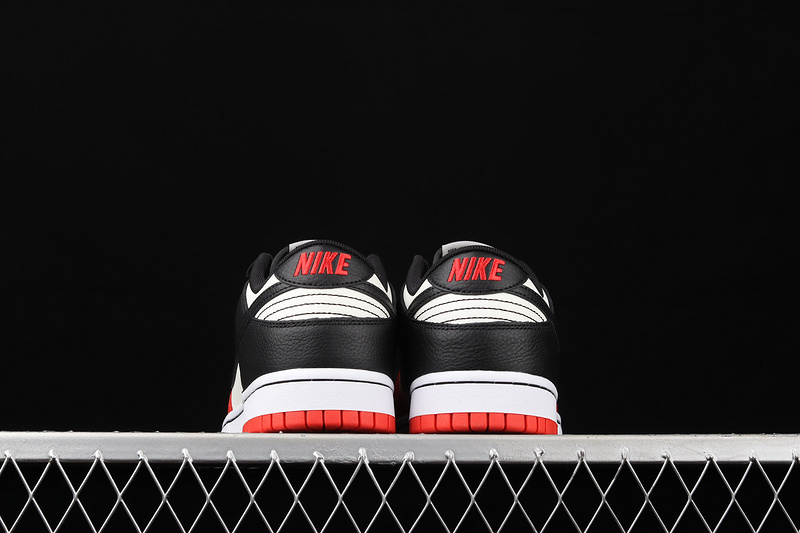 Dunk Low White/Red/Black 9