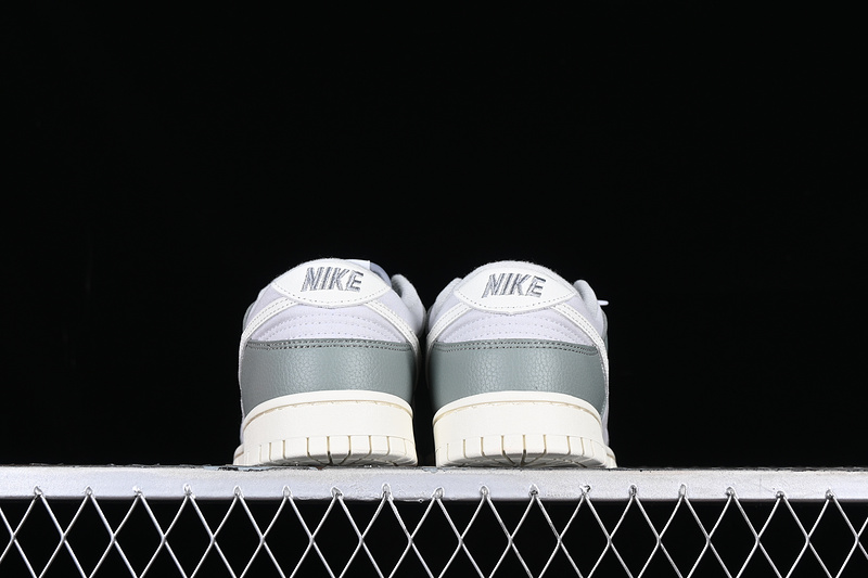 Dunk Low Mica Green/Sail/Photon Dust 31